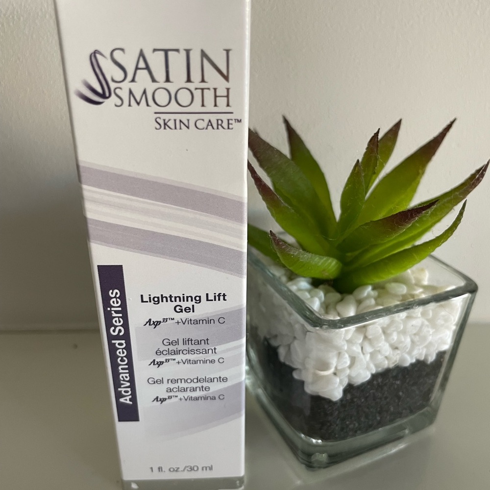Satin Smooth Lightening Lift Gel + Vitamin C. NIB 1 oz.